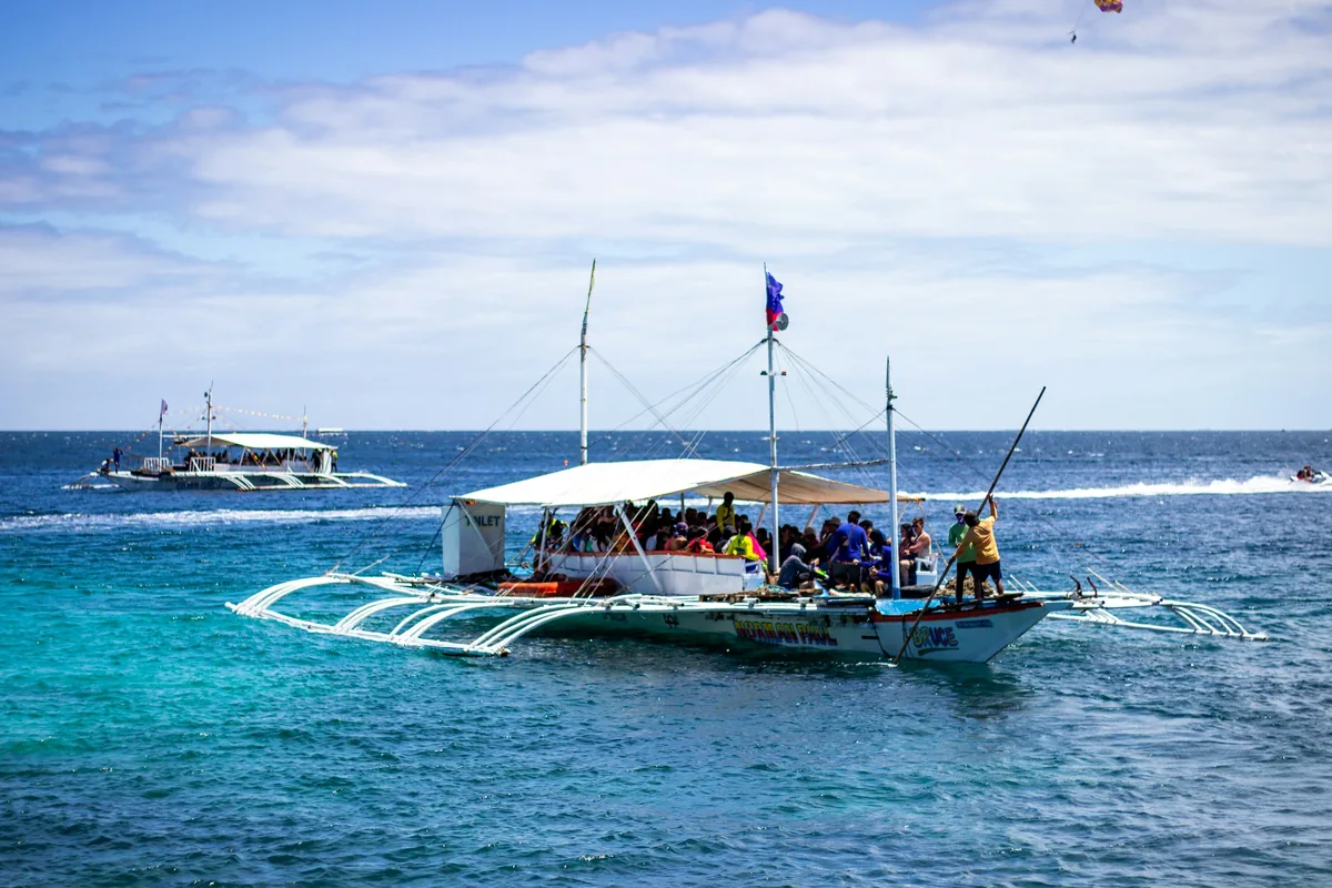 Blue and white boat on sea during daytime