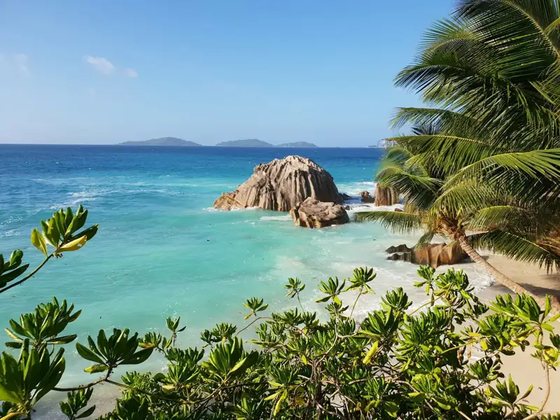 Large rocks on the Island